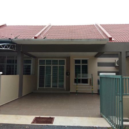 Z&M Homestay Jertih ภายนอก รูปภาพ