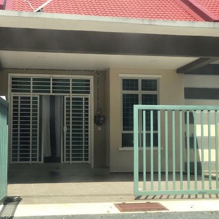 Z&M Homestay Jertih ภายนอก รูปภาพ
