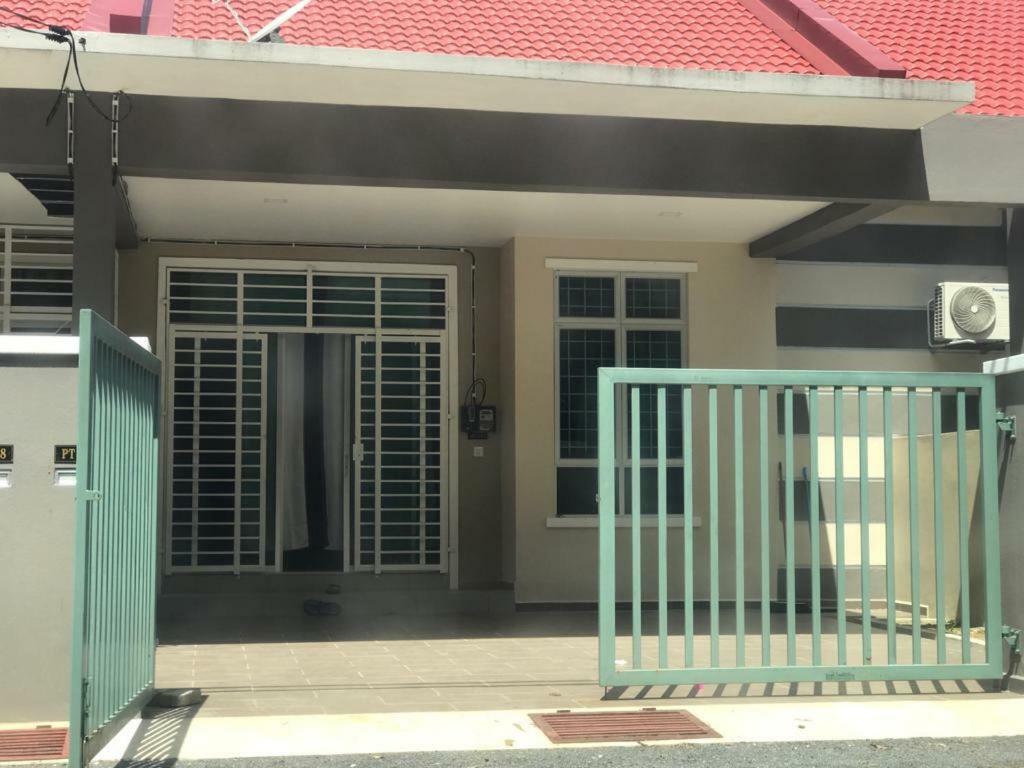 Z&M Homestay Jertih ภายนอก รูปภาพ